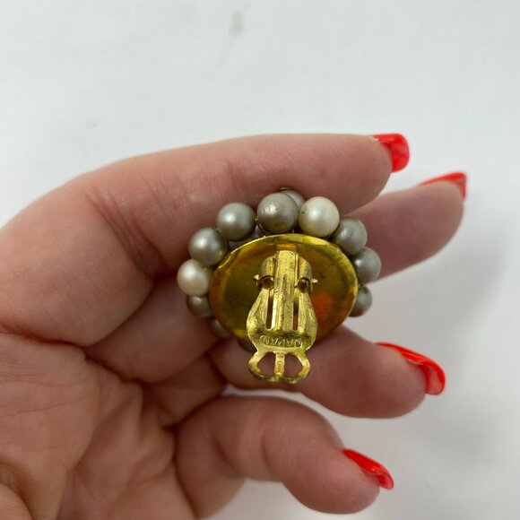 vintage unbranded round opalescent faux pearl cluster clip on earrings - Picture 5 of 6